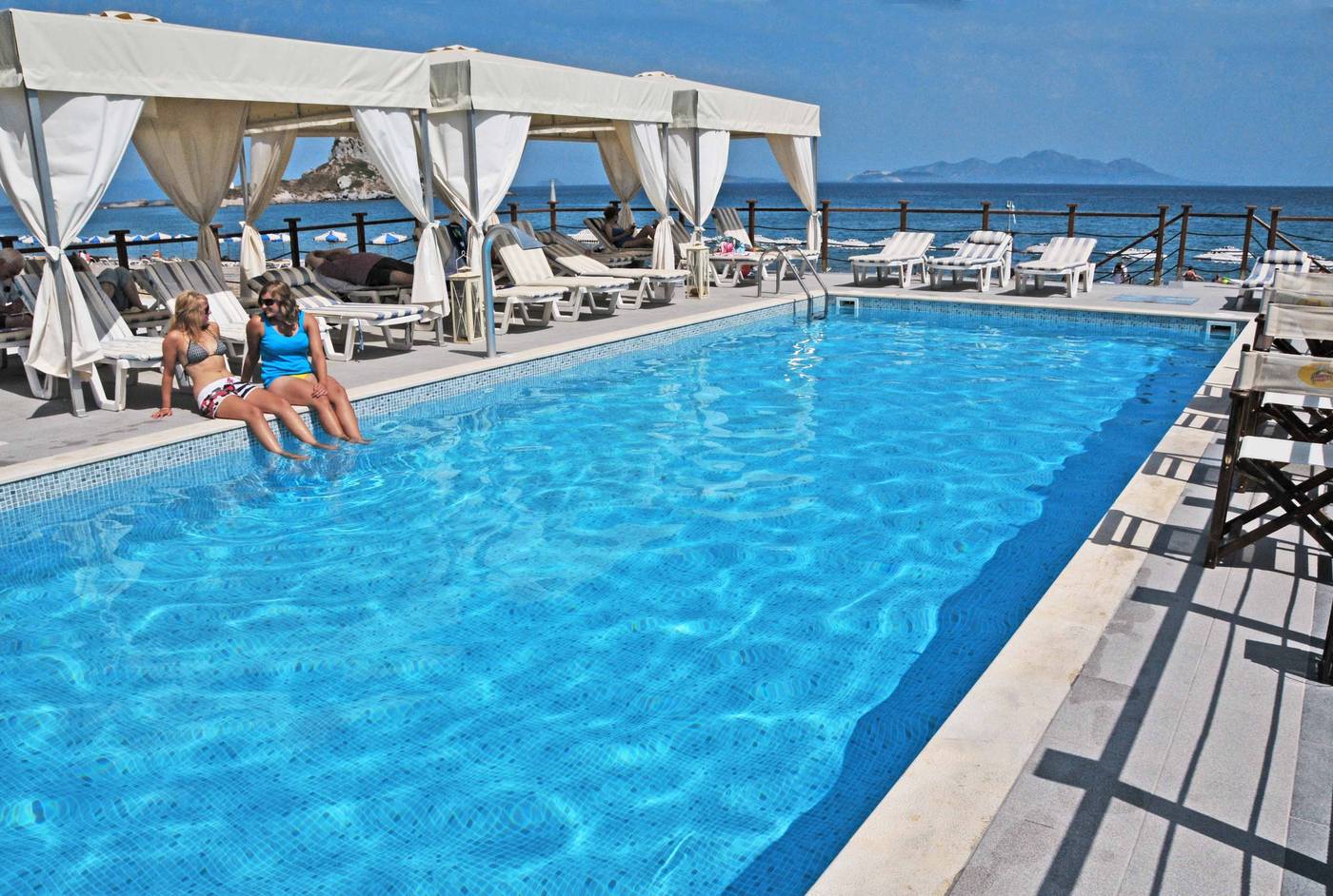 Sacallis-Inn-Beach-Hotel-Pool-2