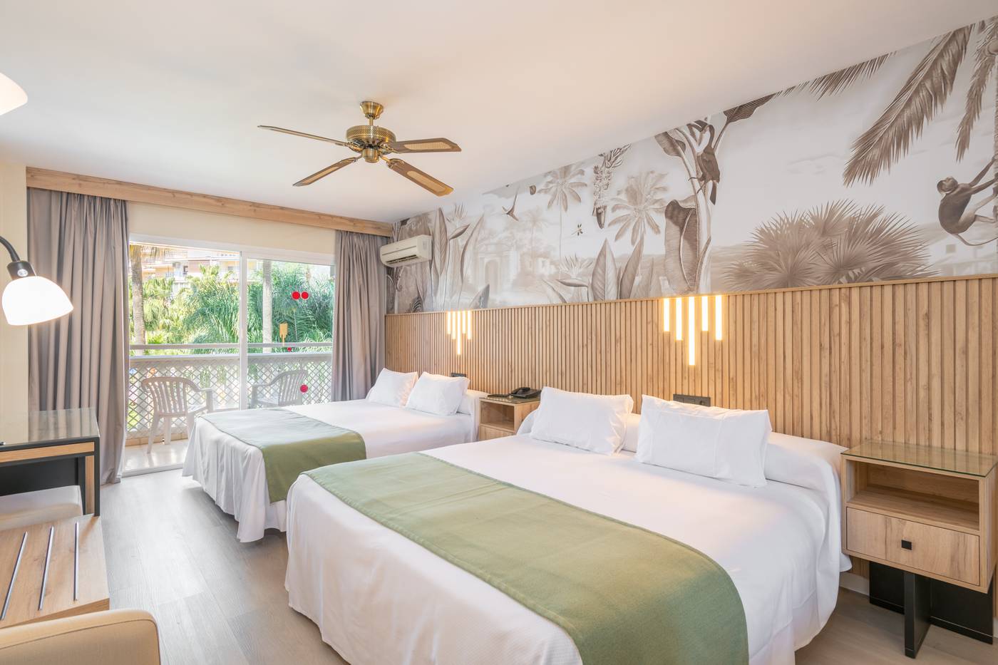 Parasol-Garden-Room-24