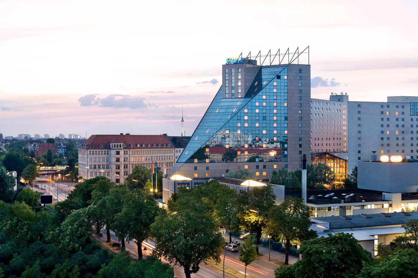 Estrel-Hotel-Berlin-General-view-1