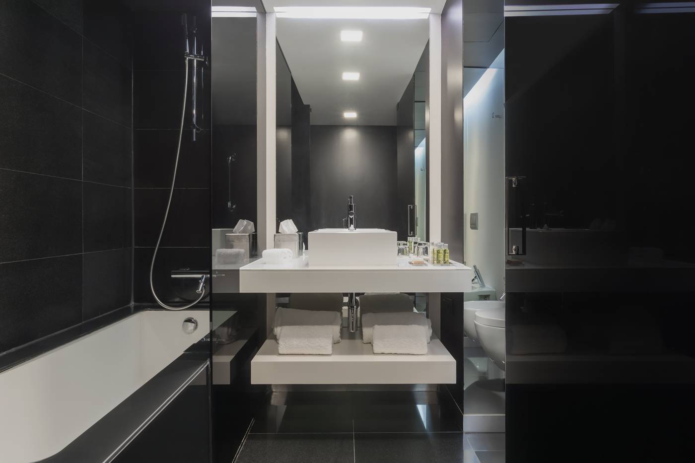 Doubletree-by-Hilton-Lisbon---Fontana-Park-Room-39