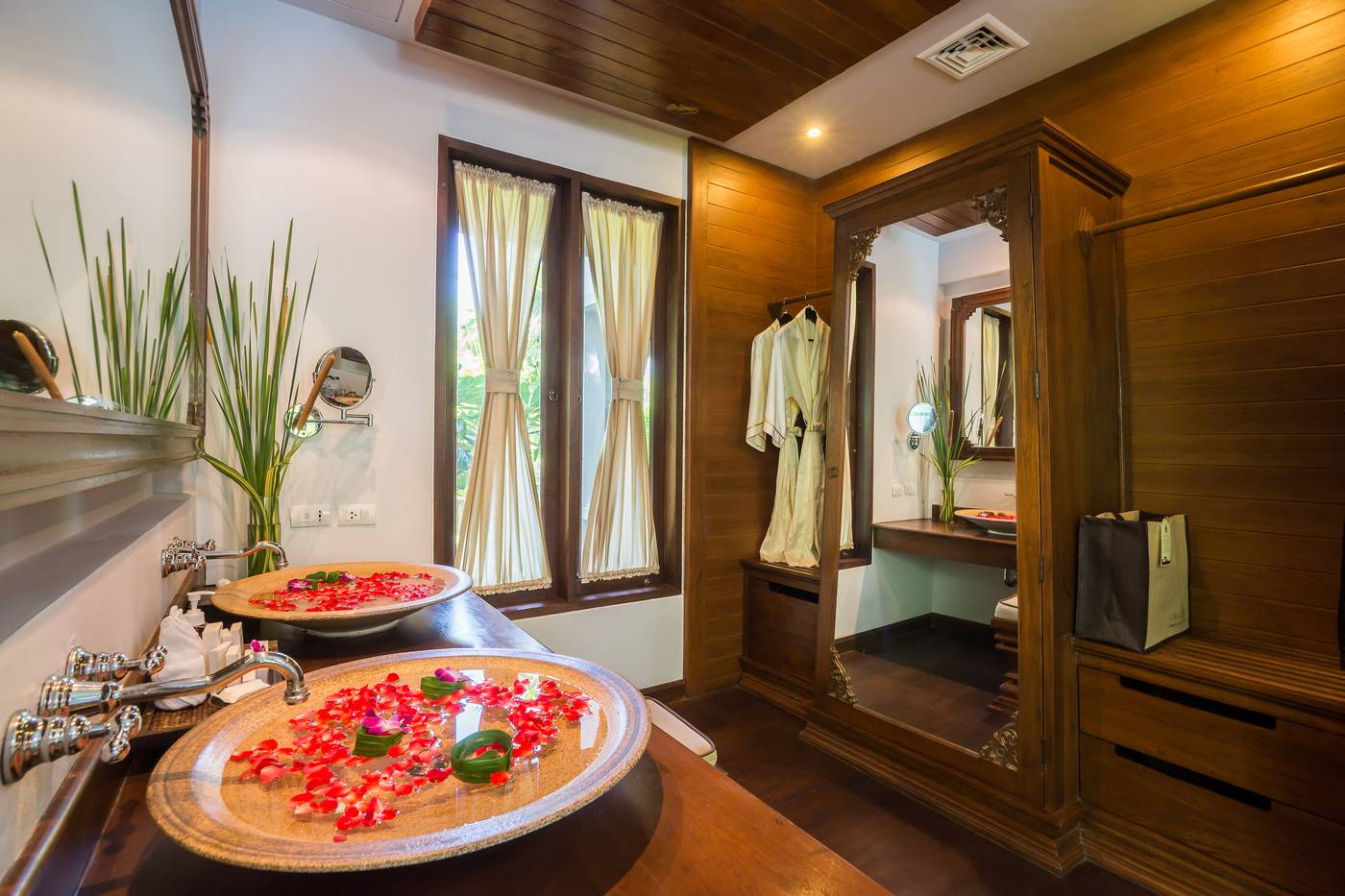 Royal-Muang-Samui-Villas-Room-32