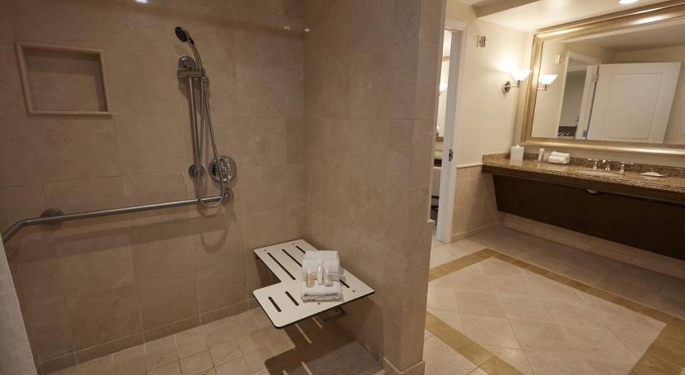 Balboa-Bay-Resort-Room-25