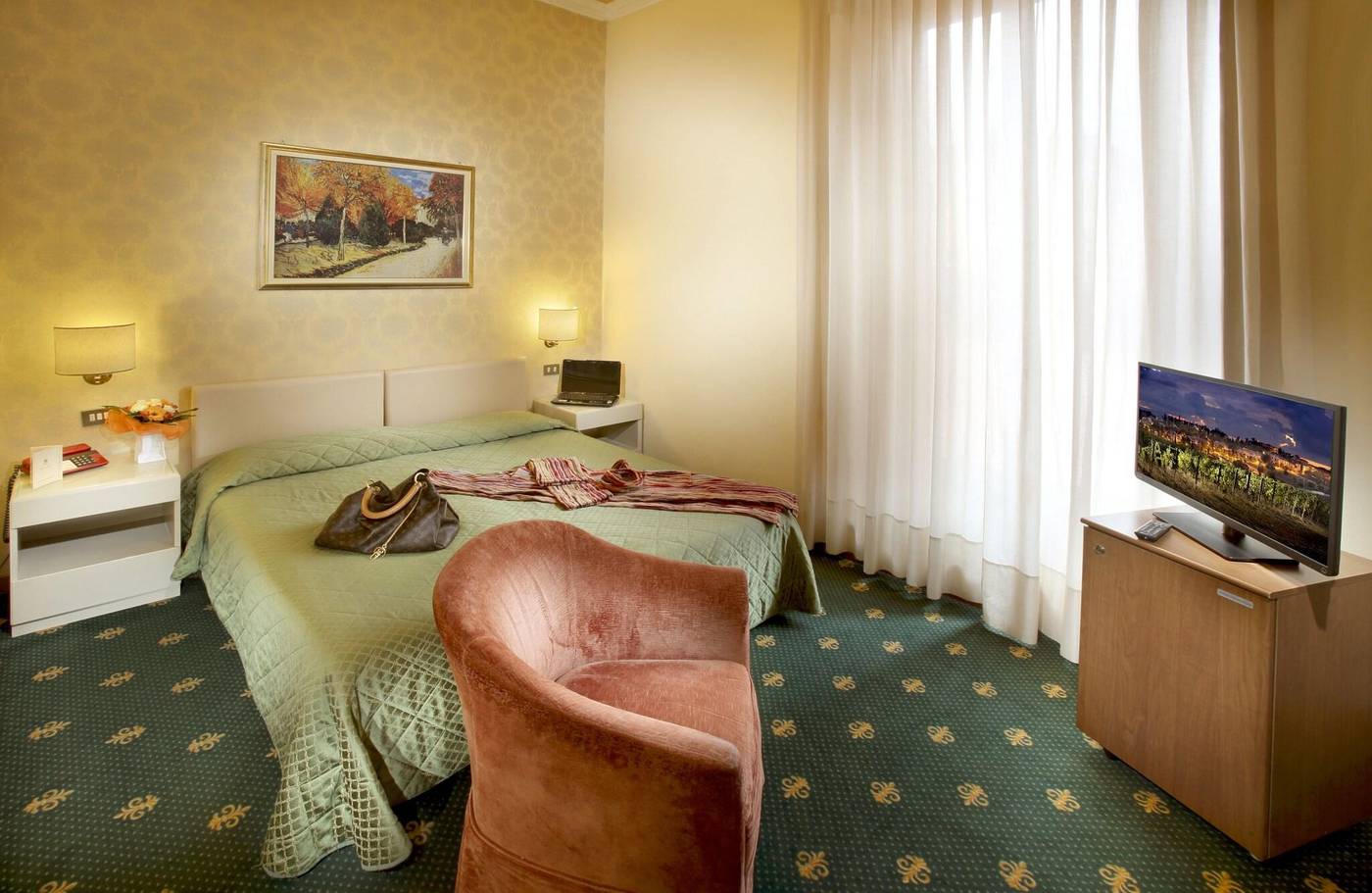 Grand-Hotel-Plaza-E-Locanda-Maggiore-Room-6