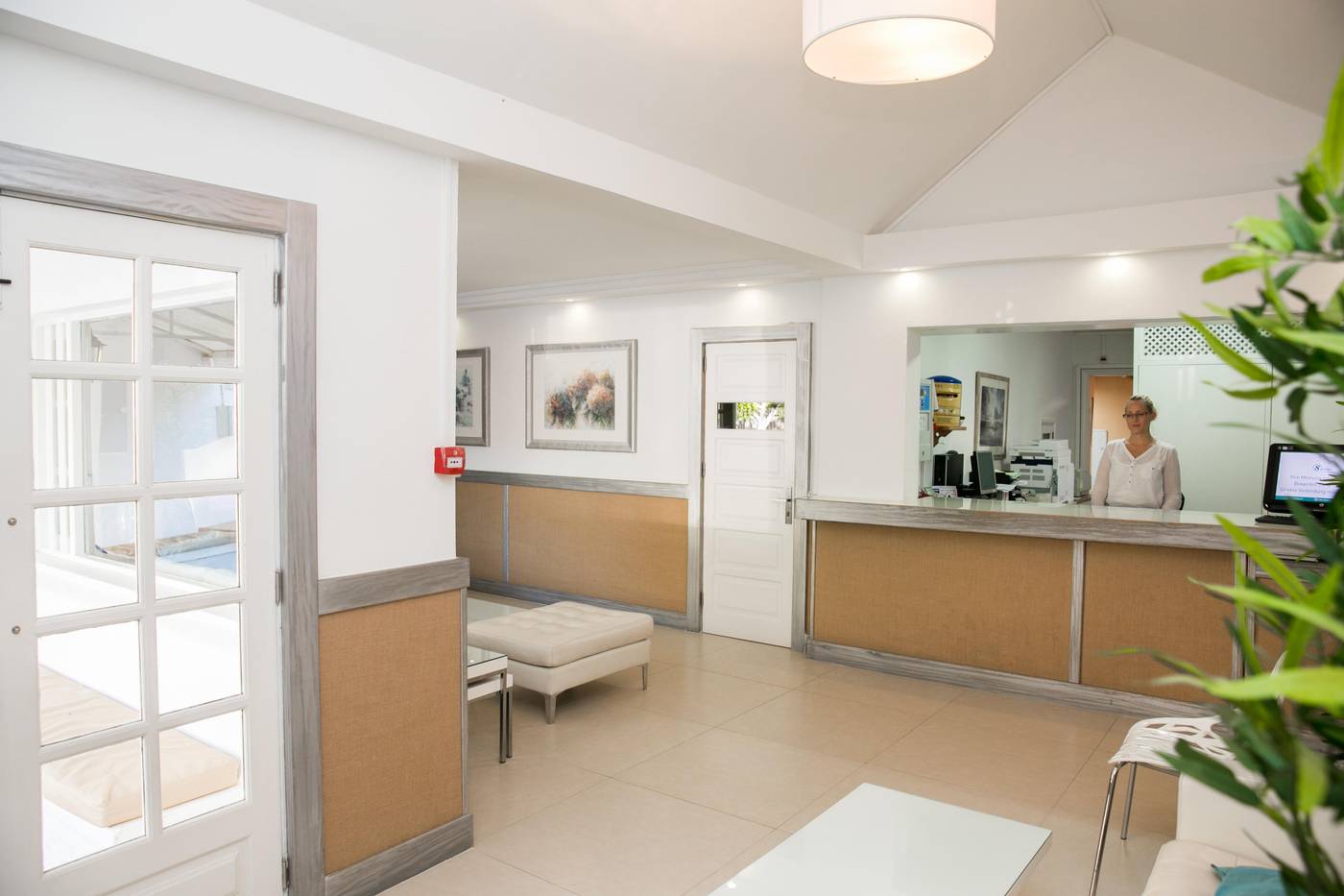 Apartamentos-LIVVO-Las-Gaviotas-Lobby-61