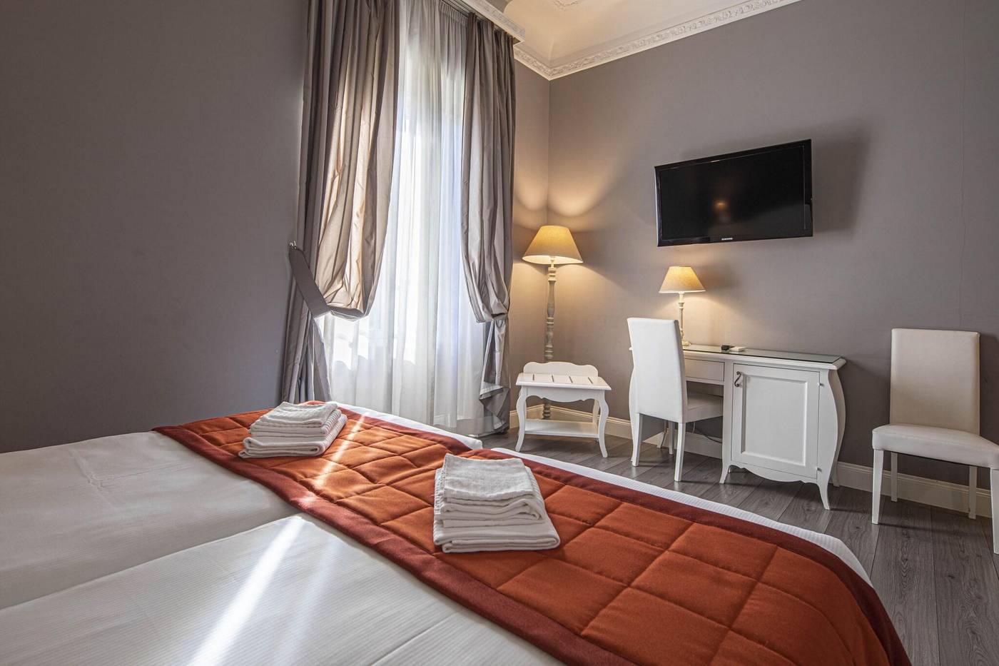 Domus-Castrense-Room-21