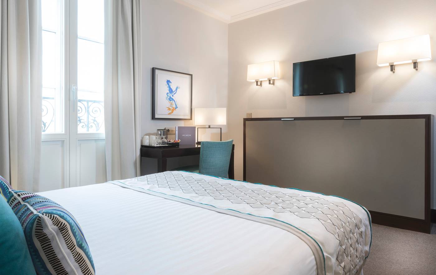 Montfleuri-Arc-de-Triomphe-Room-5