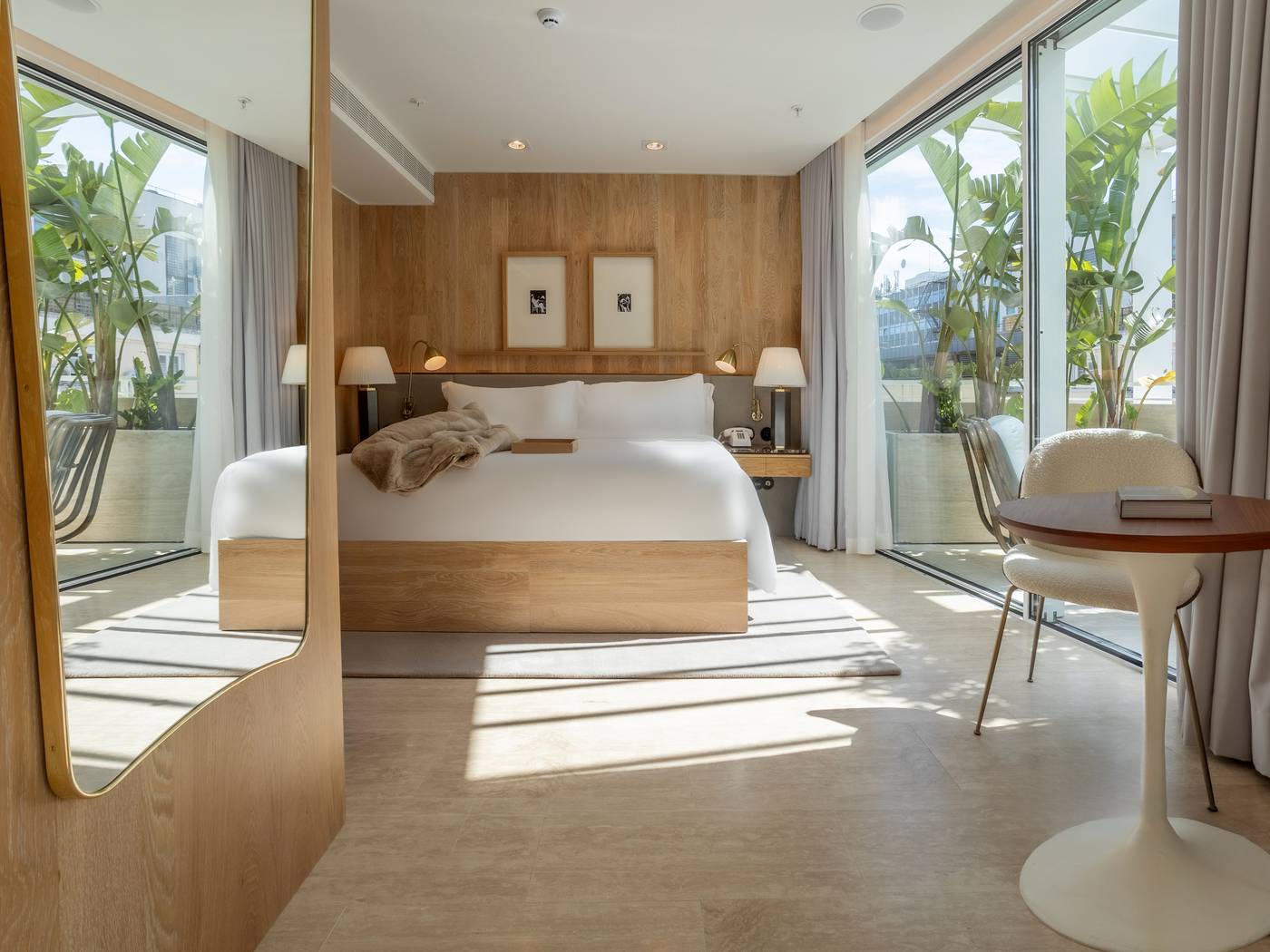 Browns-Avenue-Hotel-Room-11