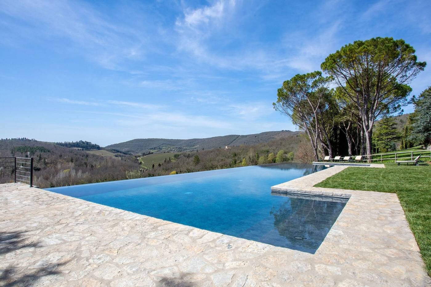 Castello-Di-Spaltenna-Pool-57