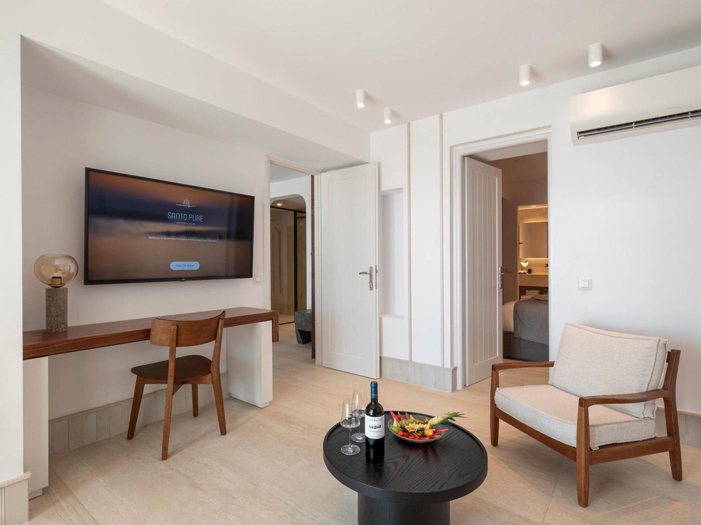 Santo-Maris-Oia--Luxury-Suites---Spa-Room-40