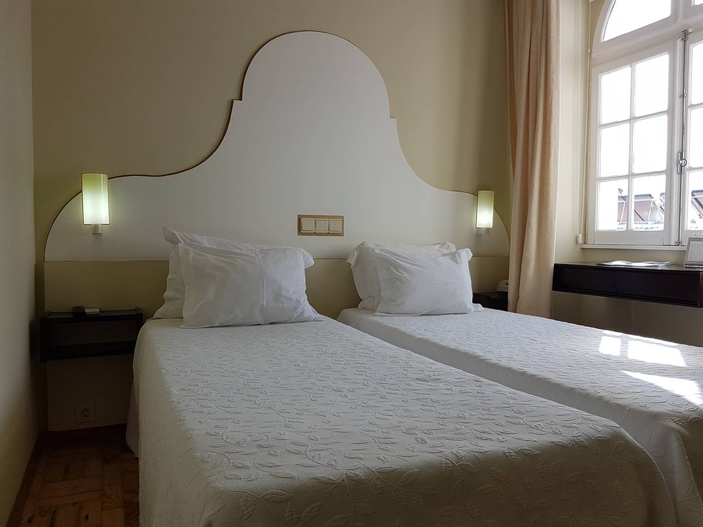 Hotel-De-Moura-Room-27