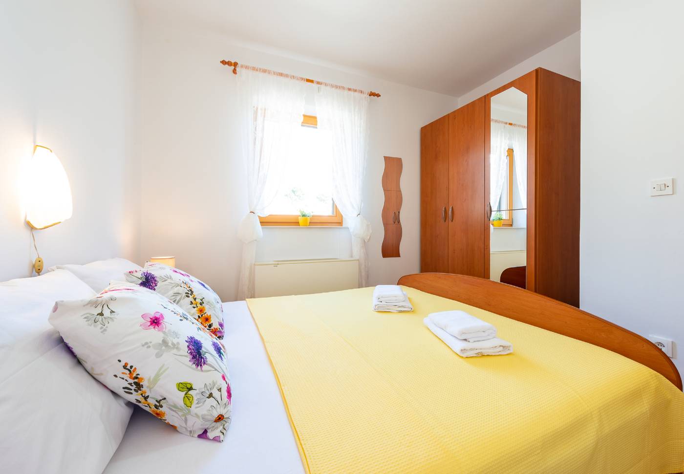 Apartments---Rooms-Cina-Room-8