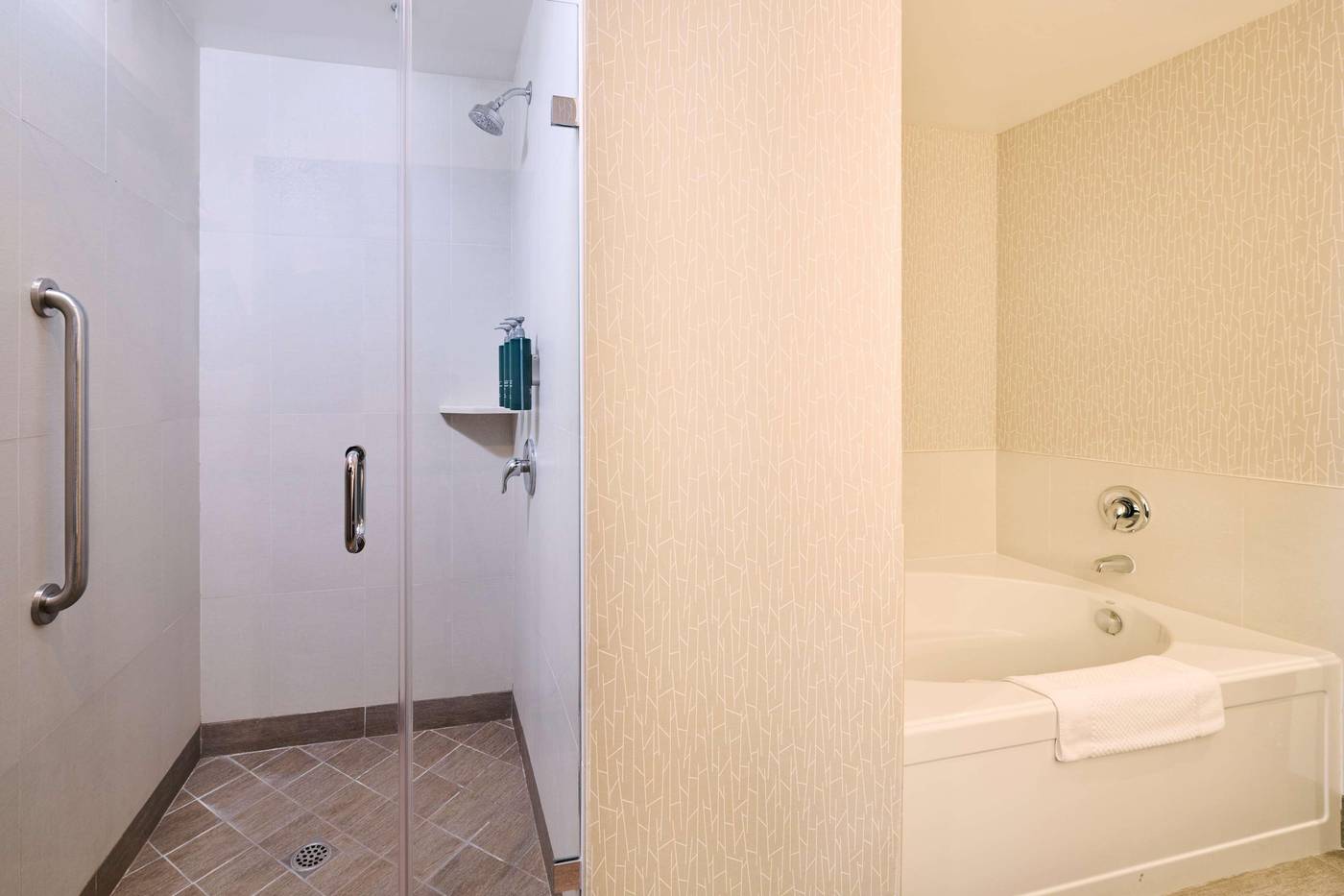 Doubletree-by-Hilton-Buena-Park-Room-38