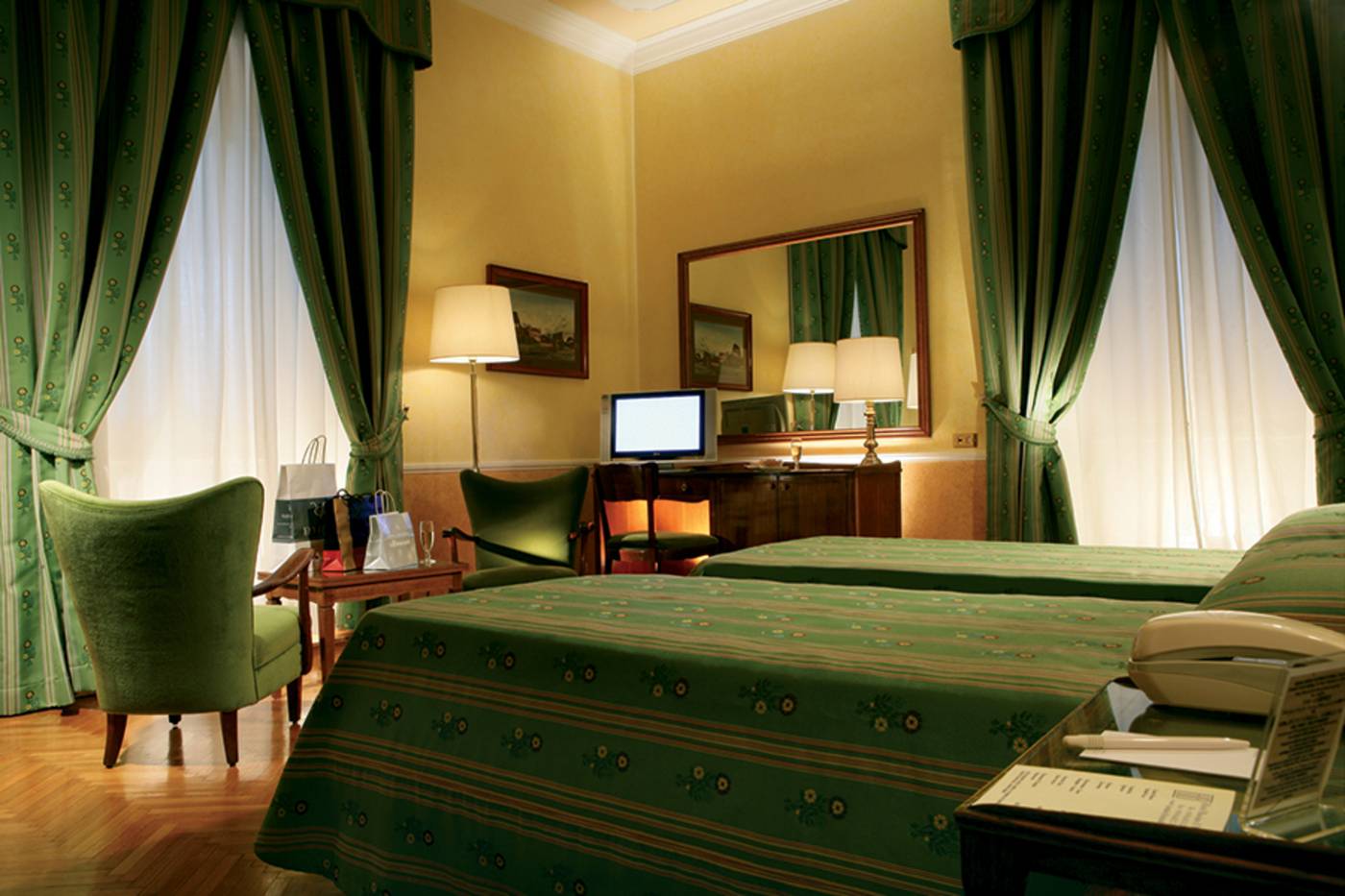 Bettoja-Hotel-Massimo-d-Azeglio-Room-28