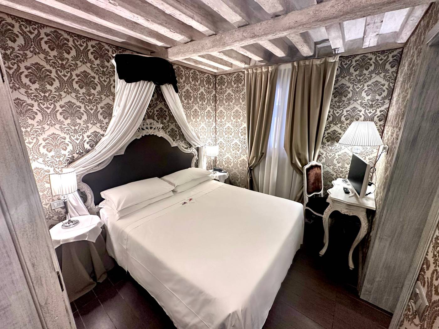 Hotel-Antiche-Figure-Room-43