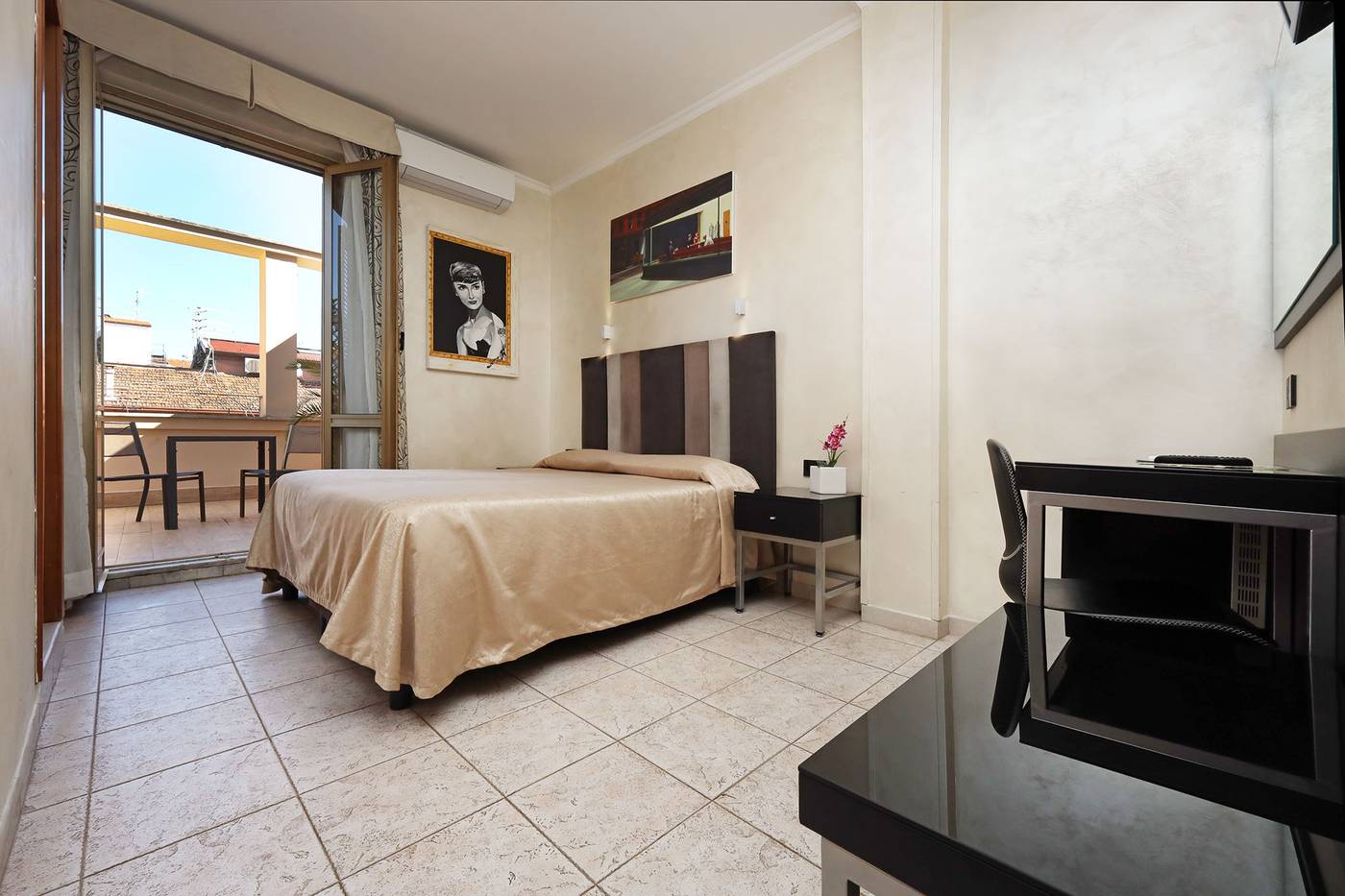 Rimini-Hotel-Room-18