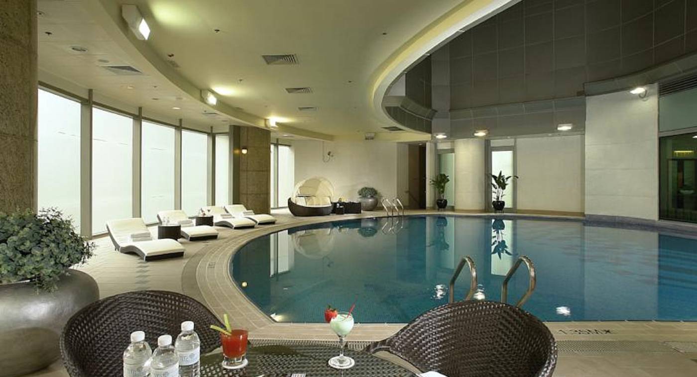 The-Empire-Hotel-Kowloon-Pool-9
