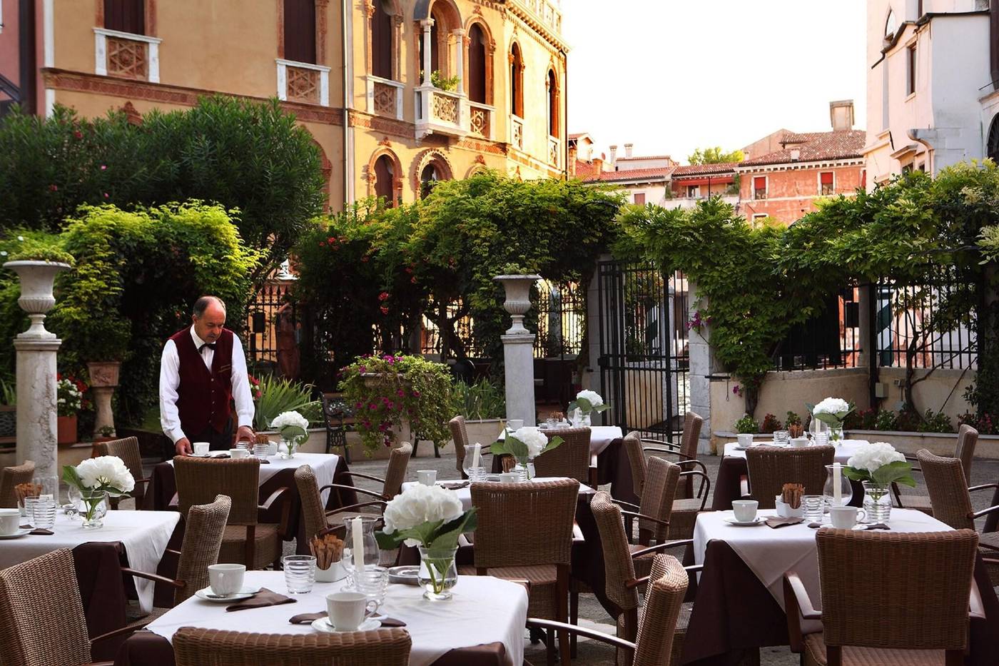 Pensione-Accademia---Villa-Maravege-Restaurant-22