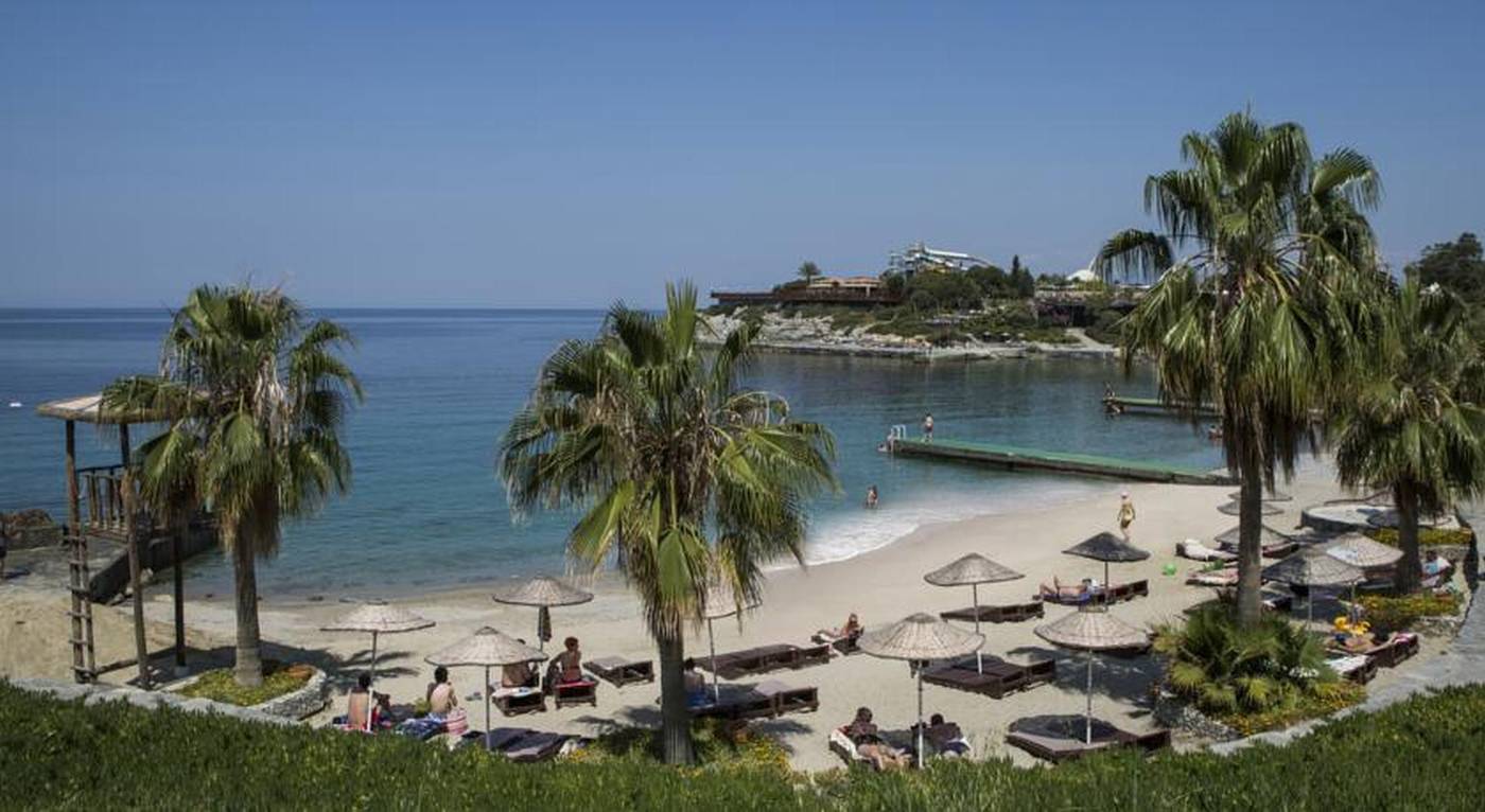 Pine-Bay-Holiday-Resort-Beach-86