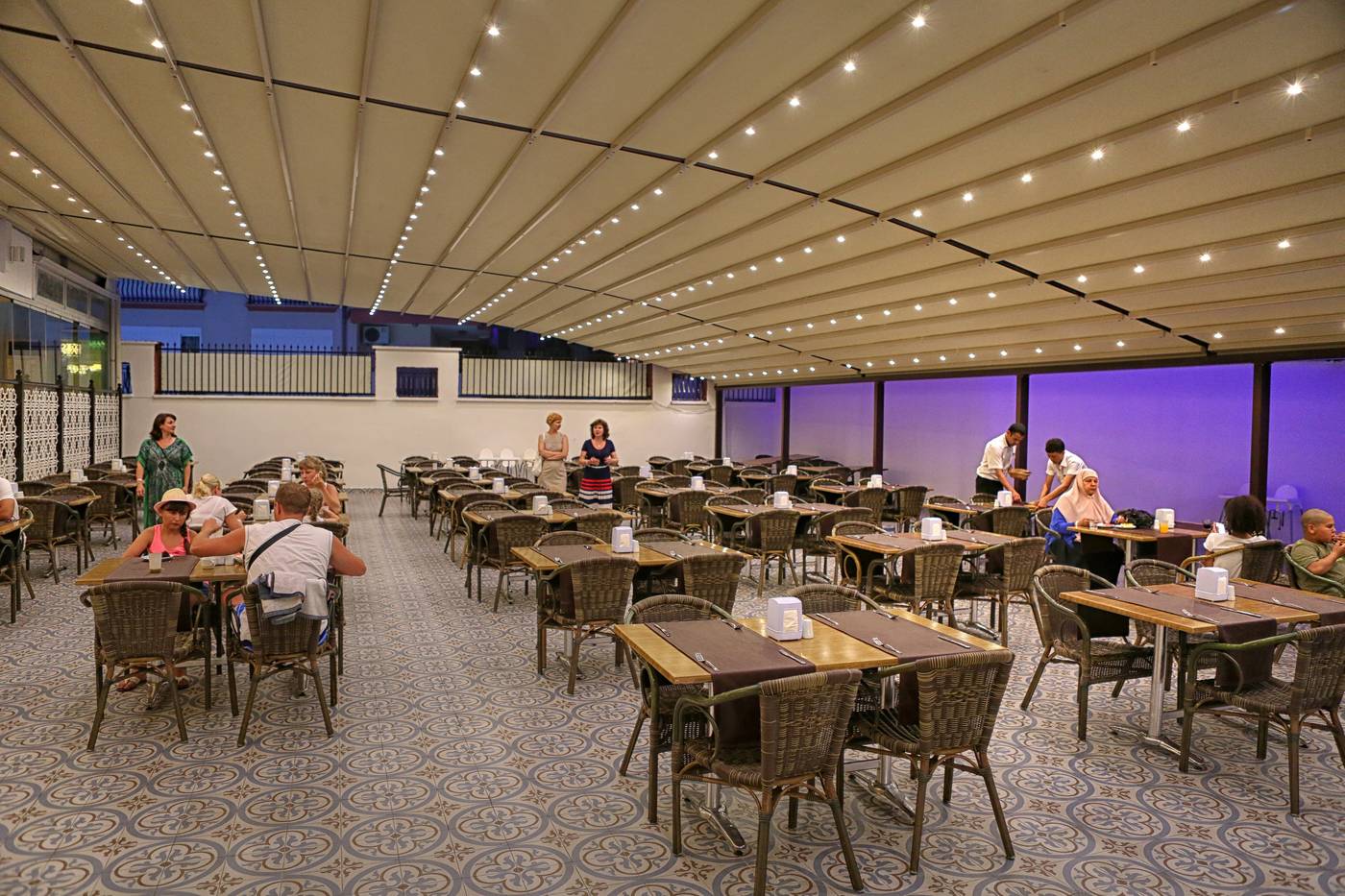 Blue-Wave-Suite-Hotel-Restaurant-18