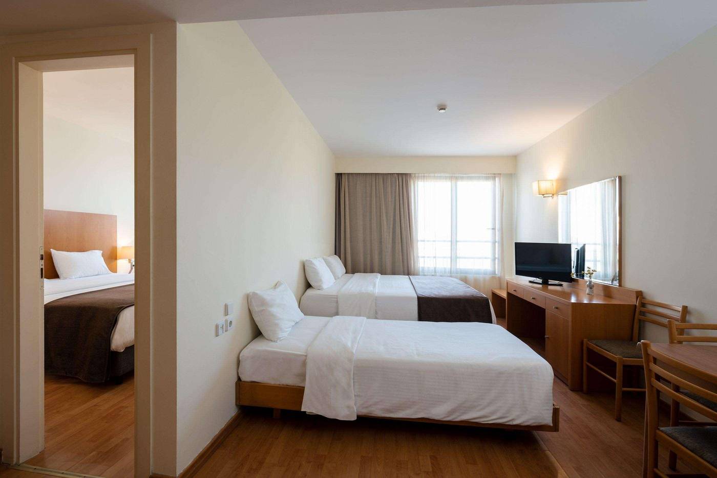 Angela-Hotel-Downtown-Rooms-Room-7