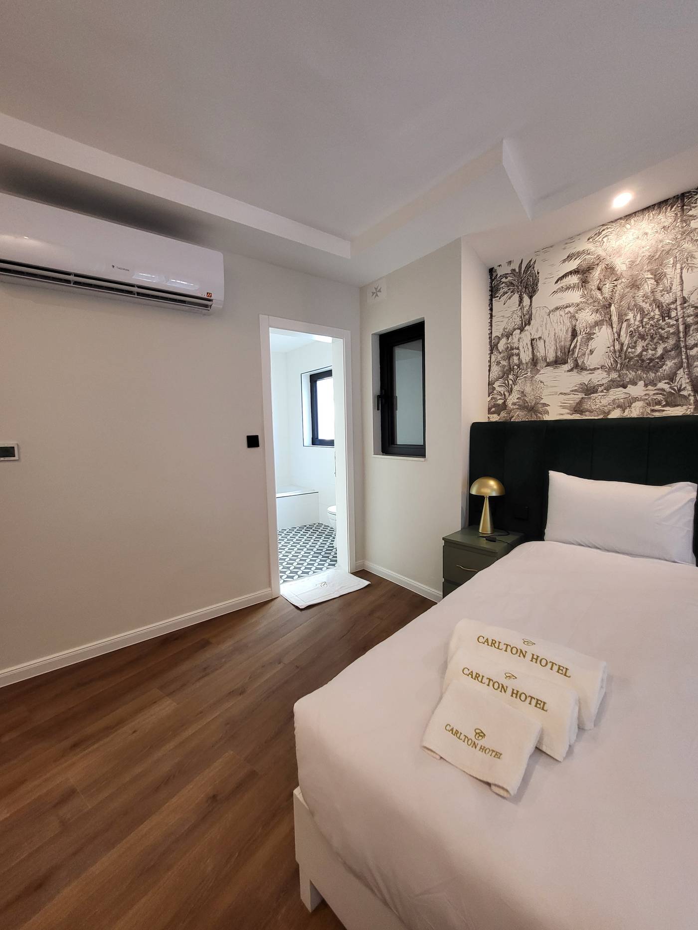 Carlton-Hotel-Room-15