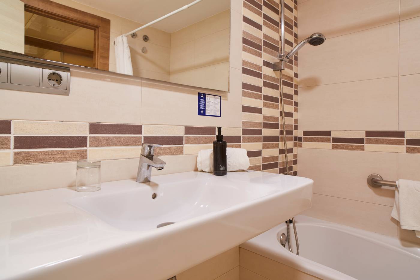 Invisa-Figueral-Resort---Cala-Blanca-Room-40