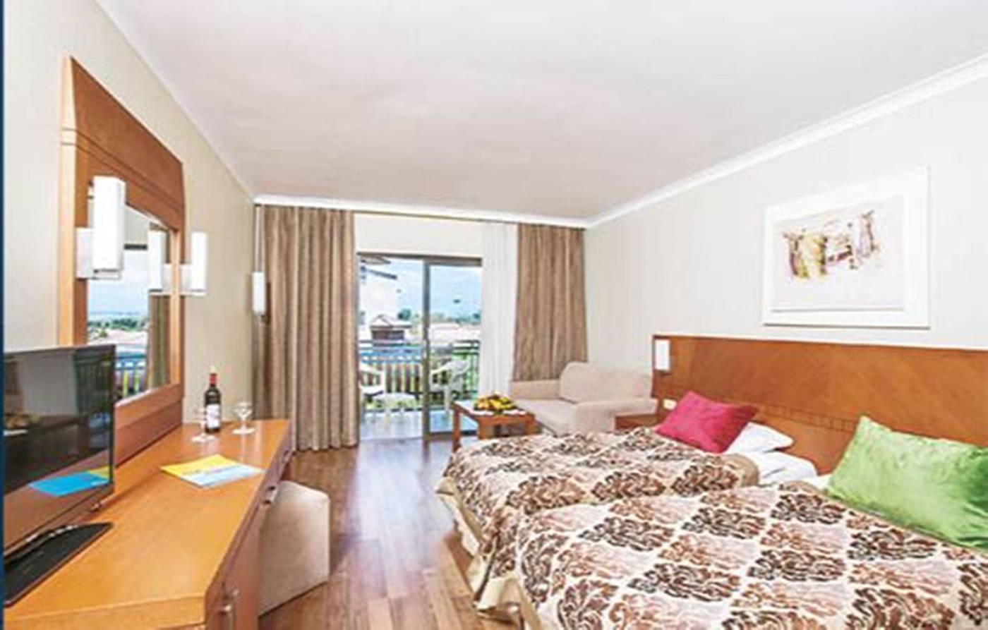 Club-Calimera-Serra-Palace-Room-11