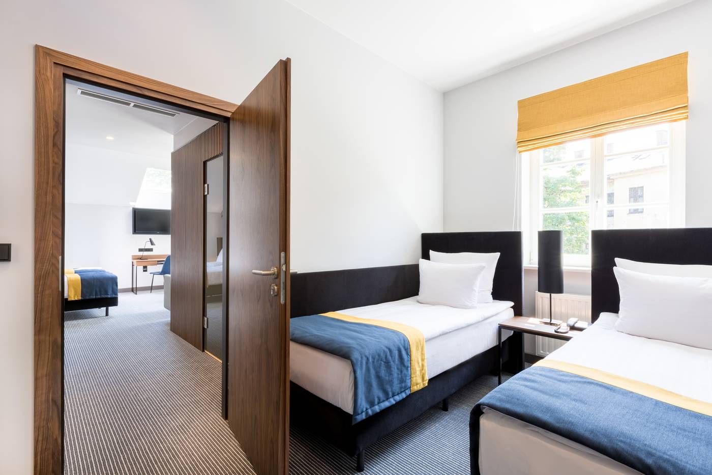 Grand-Ascot-Hotel-Room-9