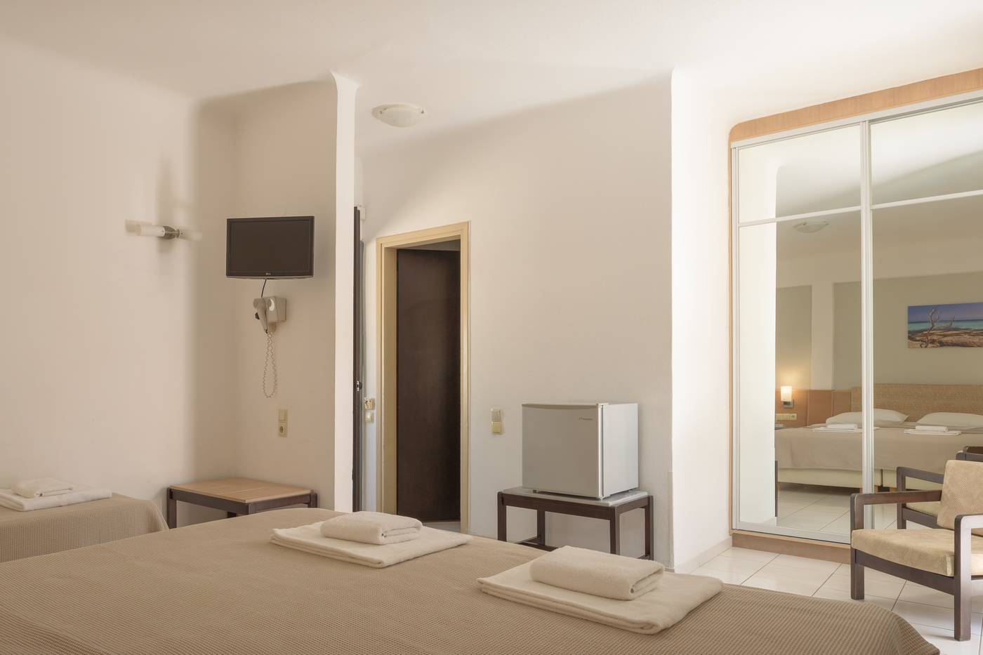 Sergios-Hotel-Room-46