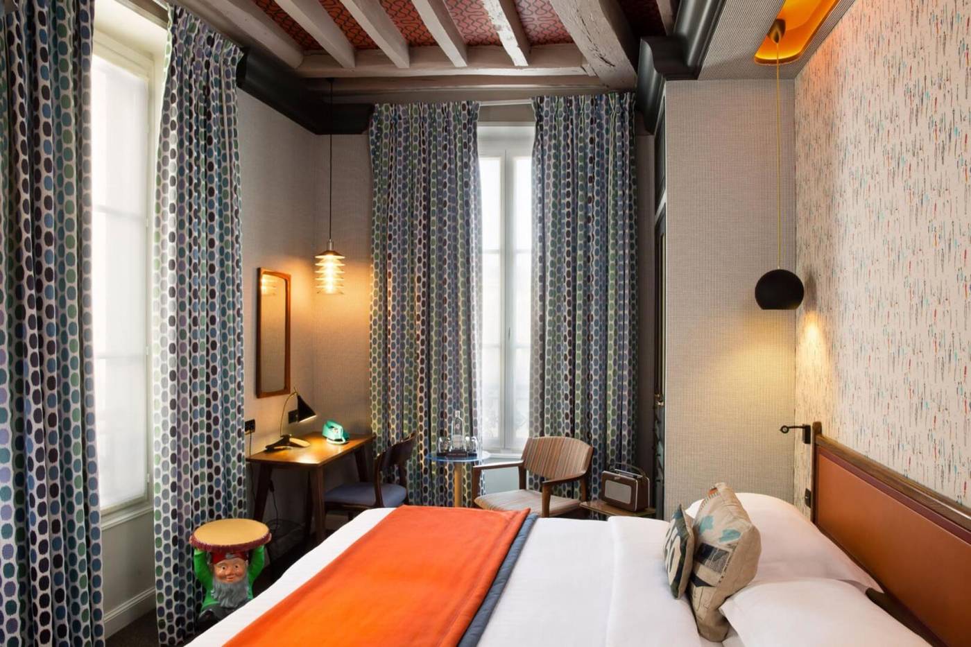 Les-Dames-Du-Pantheon-Room-12