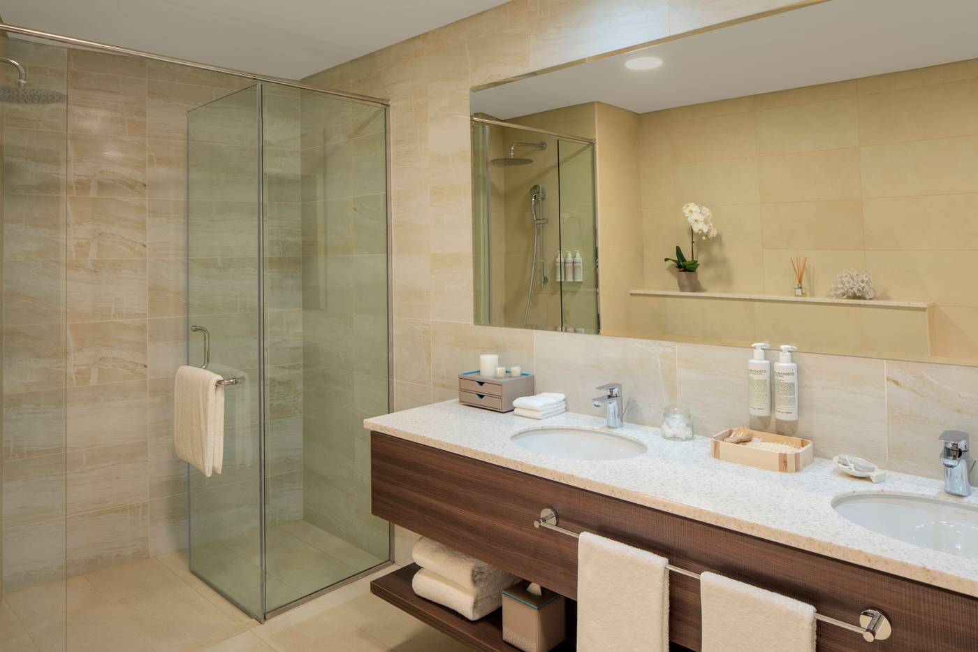 Avani-Plus-Palm-View-Dubai-Hotel-and-Suites-Room-44