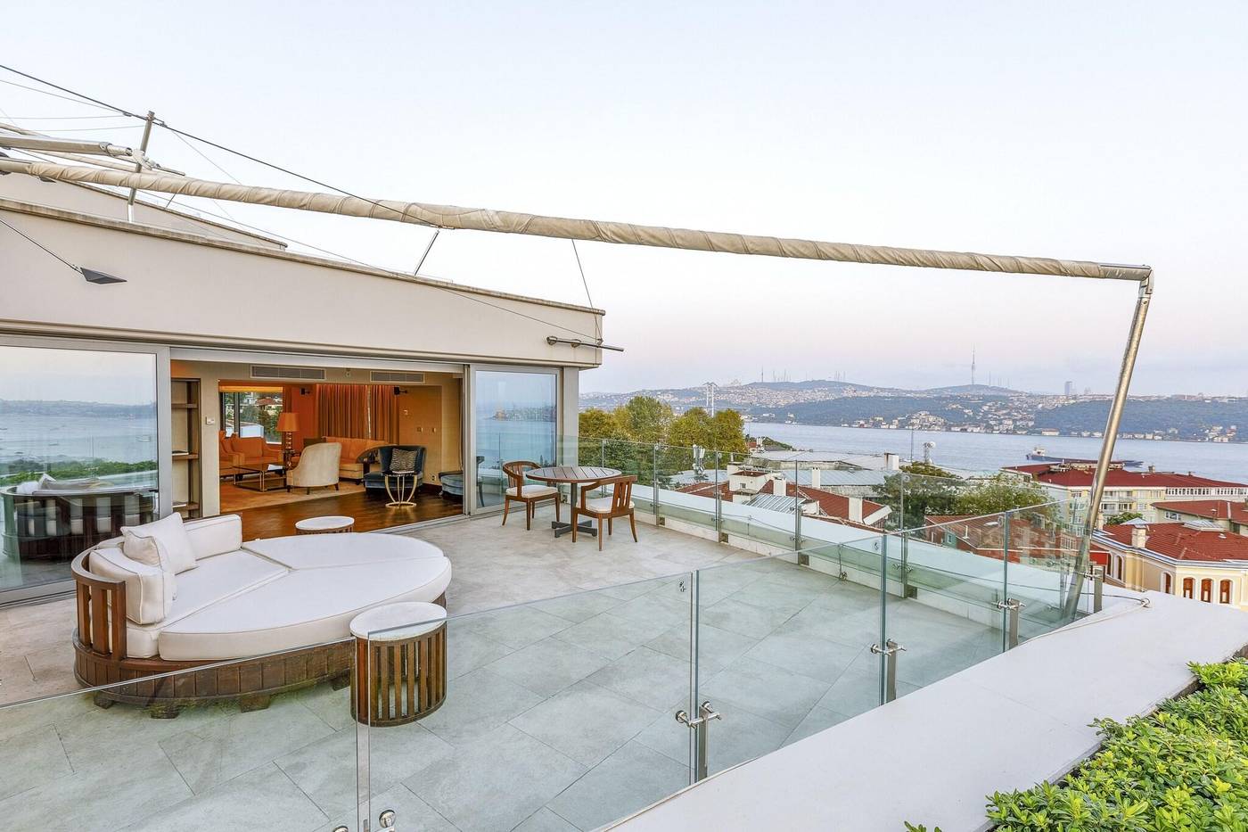 Conrad-Istanbul-Bosphorus-Terrace-3