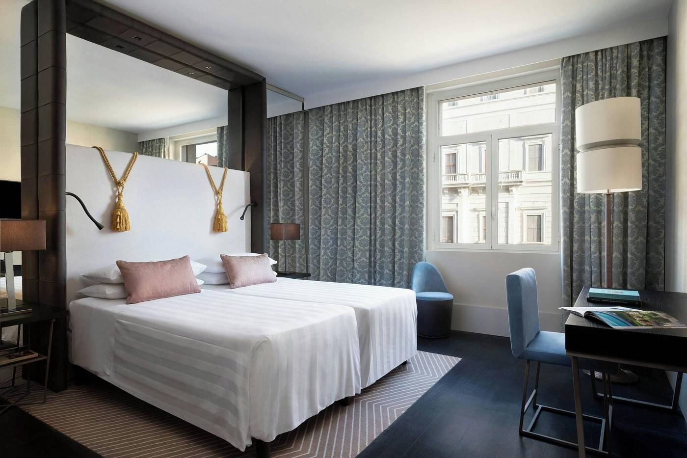 Sina-Bernini-Bristol--Autograph-Collection-Room-28