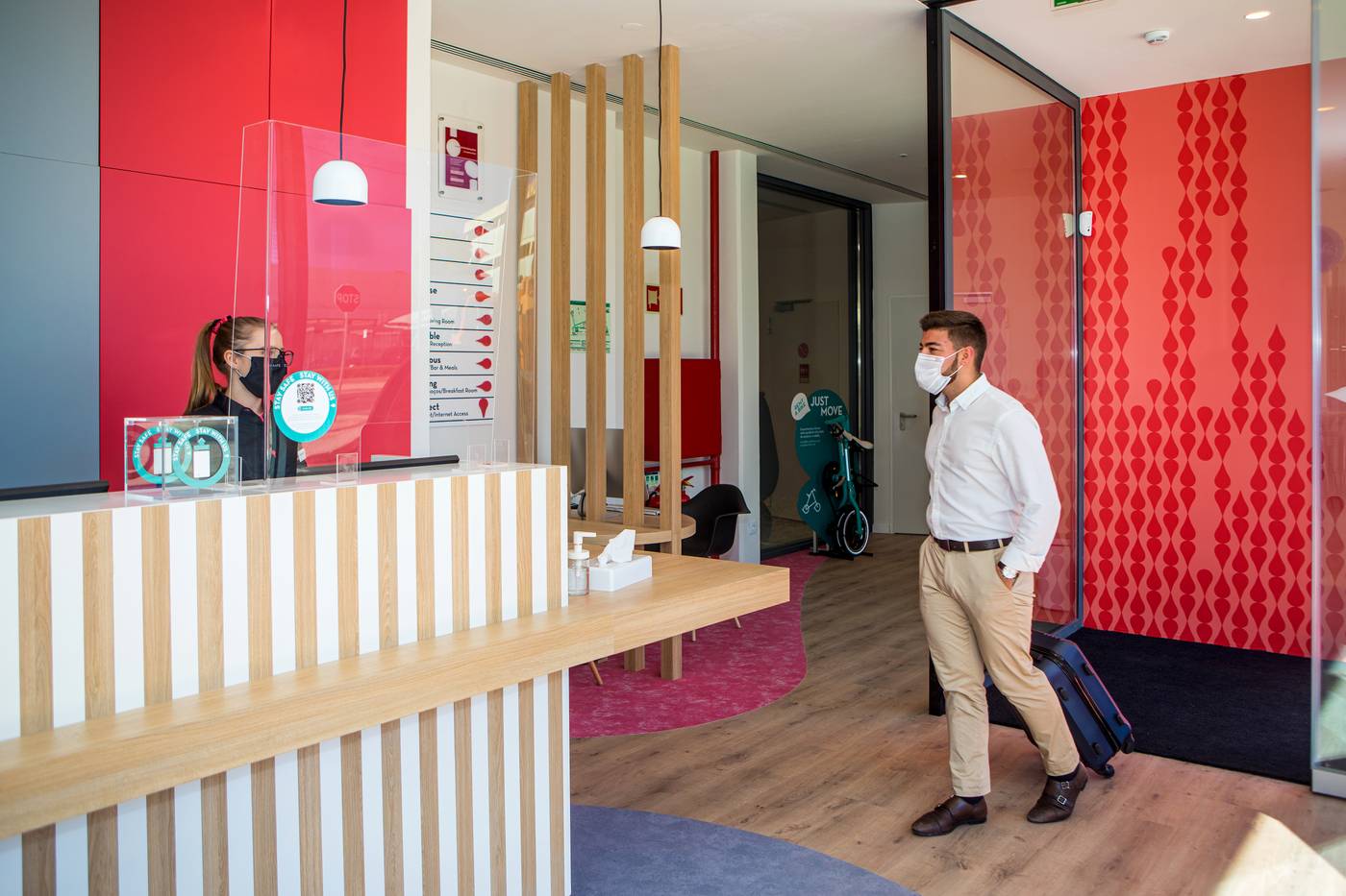 Stay-Hotel-Lisboa-Aeroporto-Lobby-13