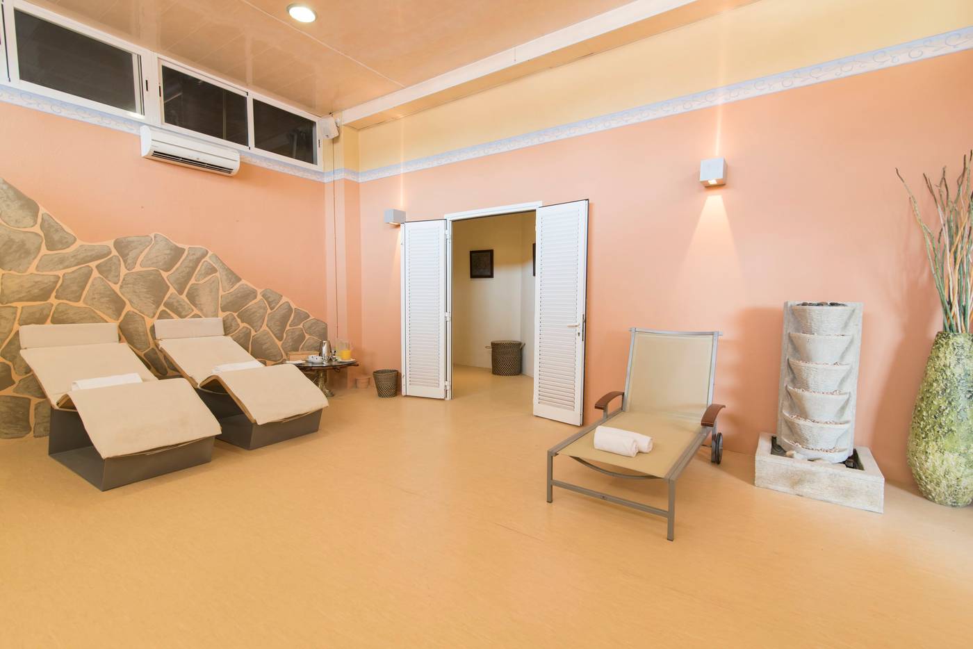 Azuline-Hotel-Bergantin-Sports-and-Entertainment-58