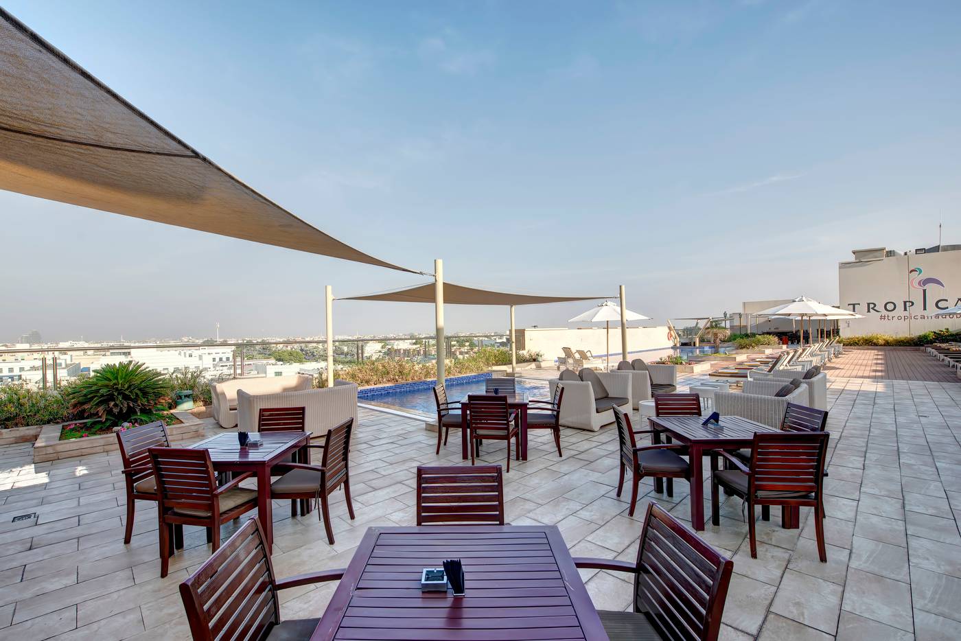 Metropolitan-Hotel-on-Sheikh-Zayed-Road-Dubai-Restaurant-18