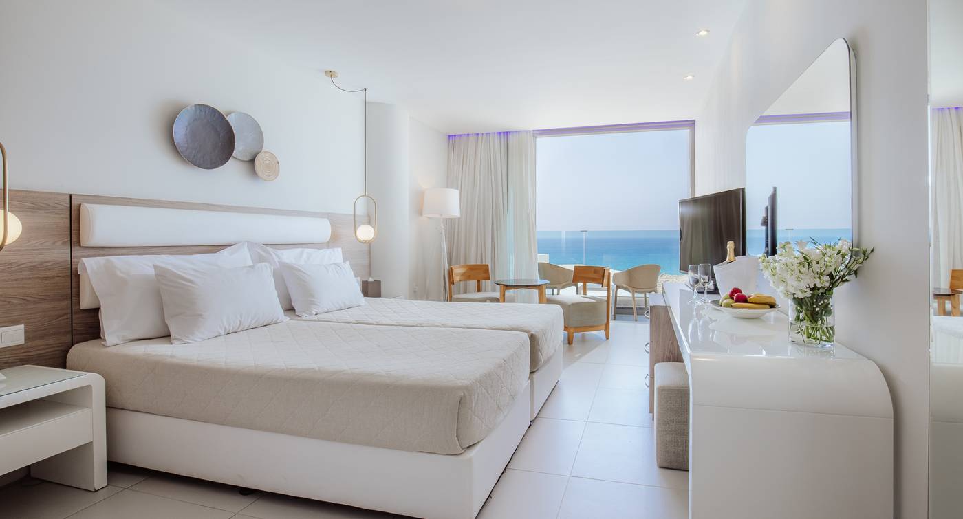 24.12.25 Tasia Maris Sands