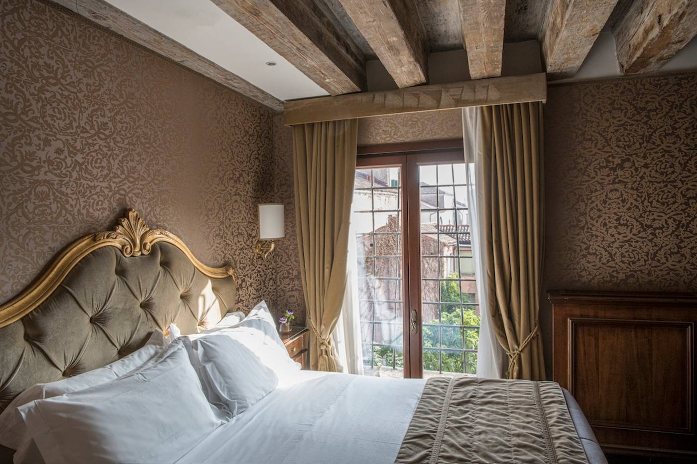 Nani-Mocenigo-Palace-Room-32