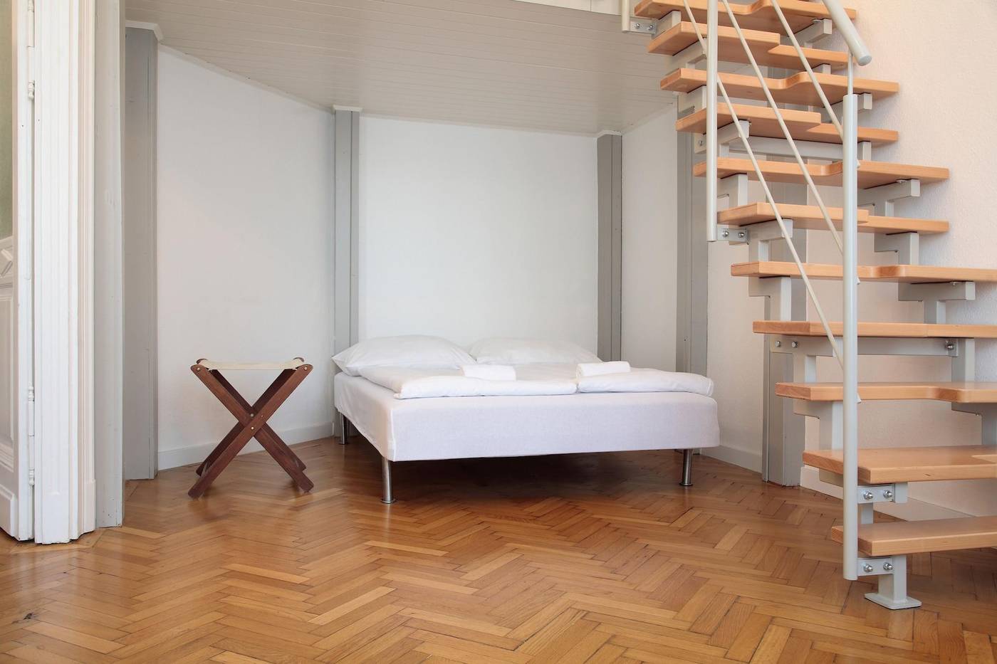 Maverick-Apartments---Vintage-Doubles-Room-8