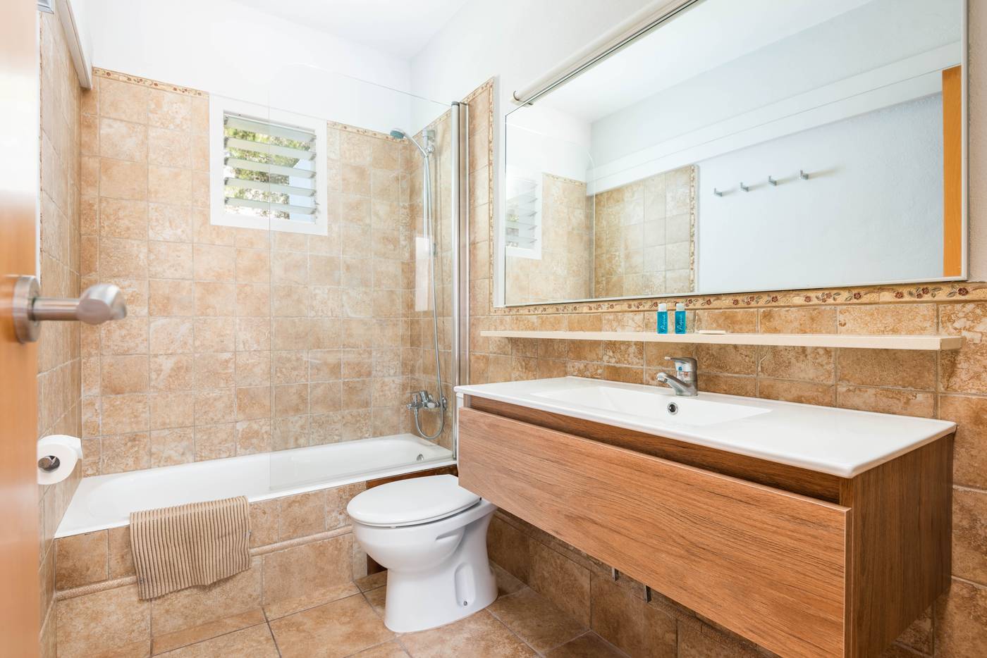 Galdana-Gardens-Apartments-Room-32