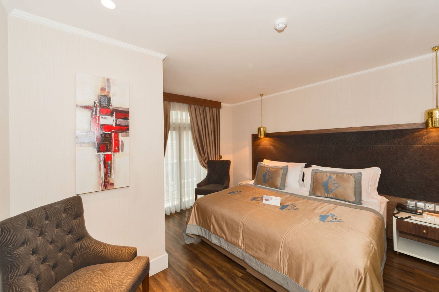 Darkmen-Hotel-Room-24