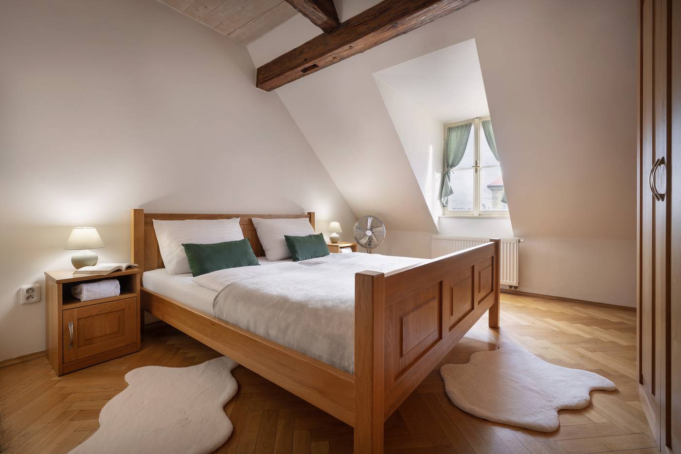 Boutique-Apartments-White-Swan-Room-22