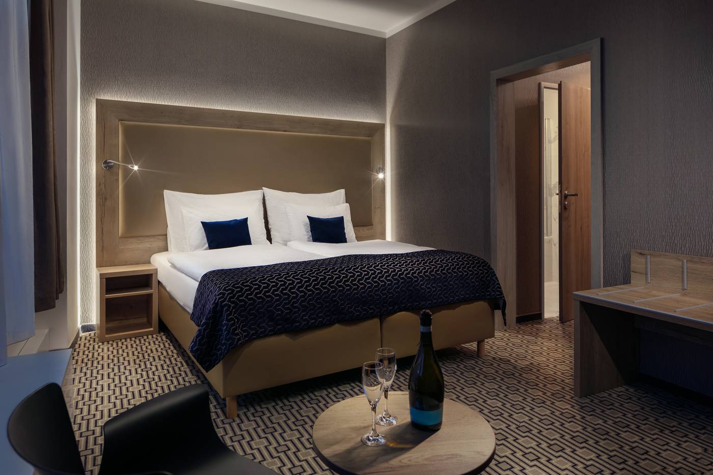 Astoria-Hotel-Room-11