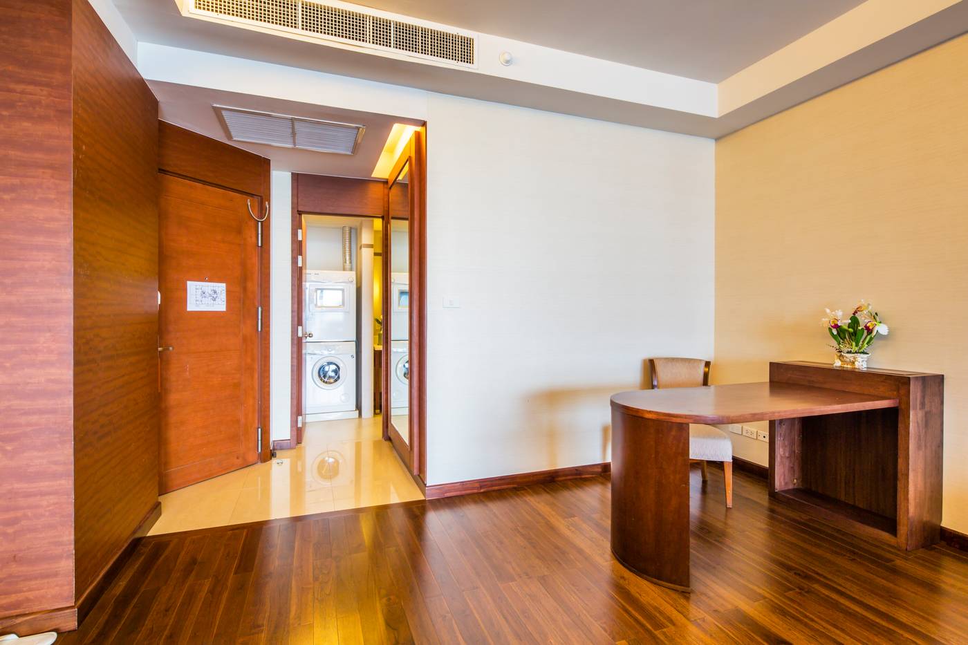 Column-Bangkok-Room-37