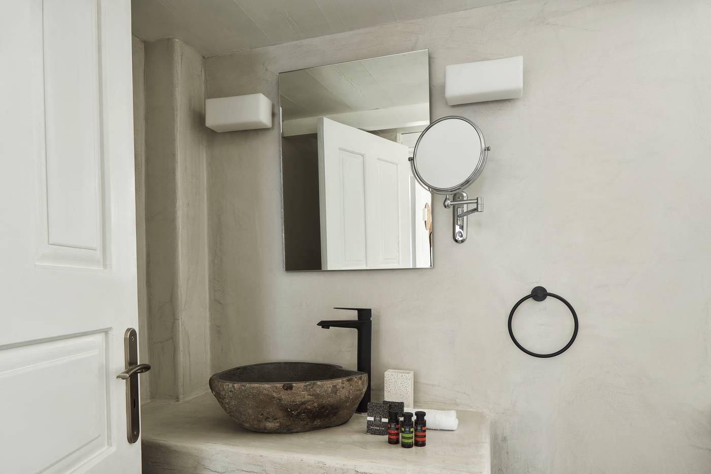 Mr-and-Mrs-White-Oia-Santorini-Room-43