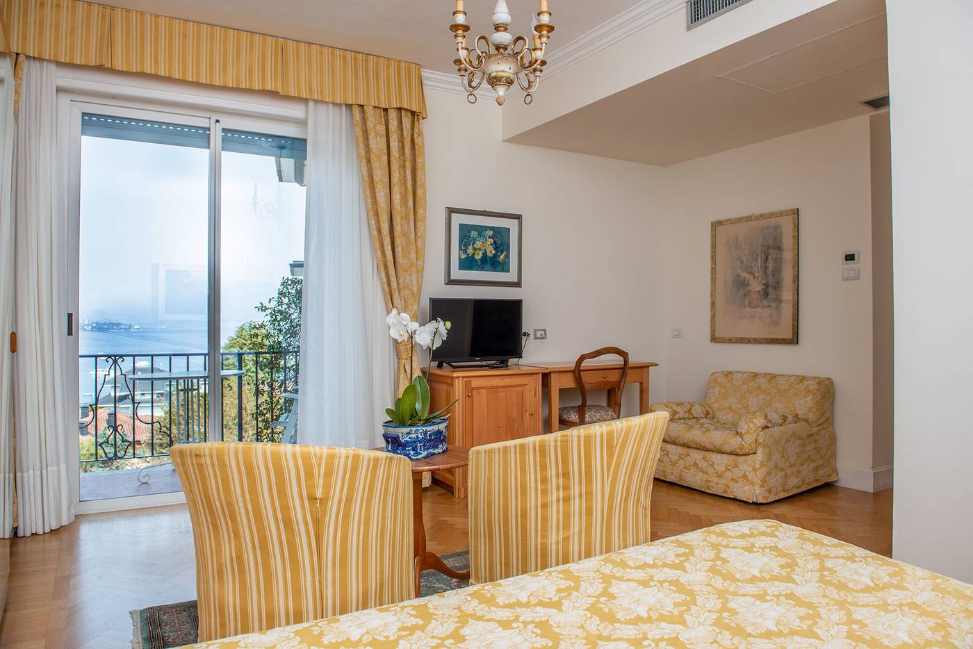 Royal Hotel-Italy-STRESA-Room-10