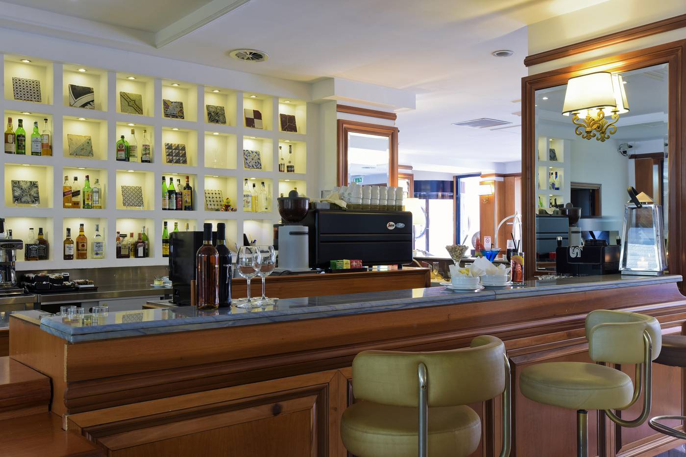 Grand-Hotel-Tiberio-Bar-17