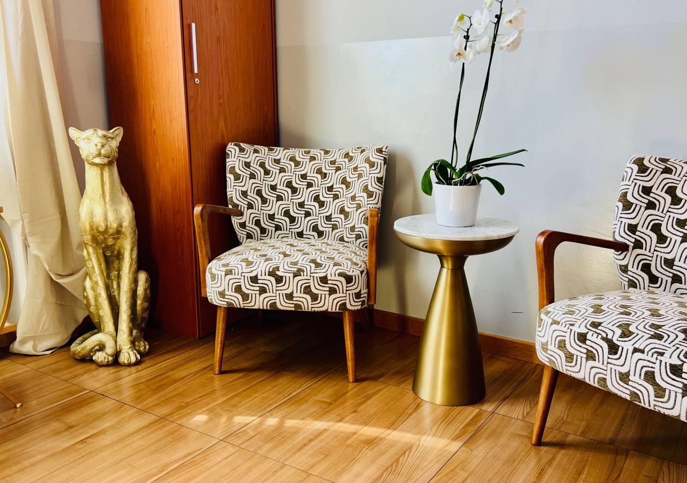 Bon-Ton-Suites-Lobby-7