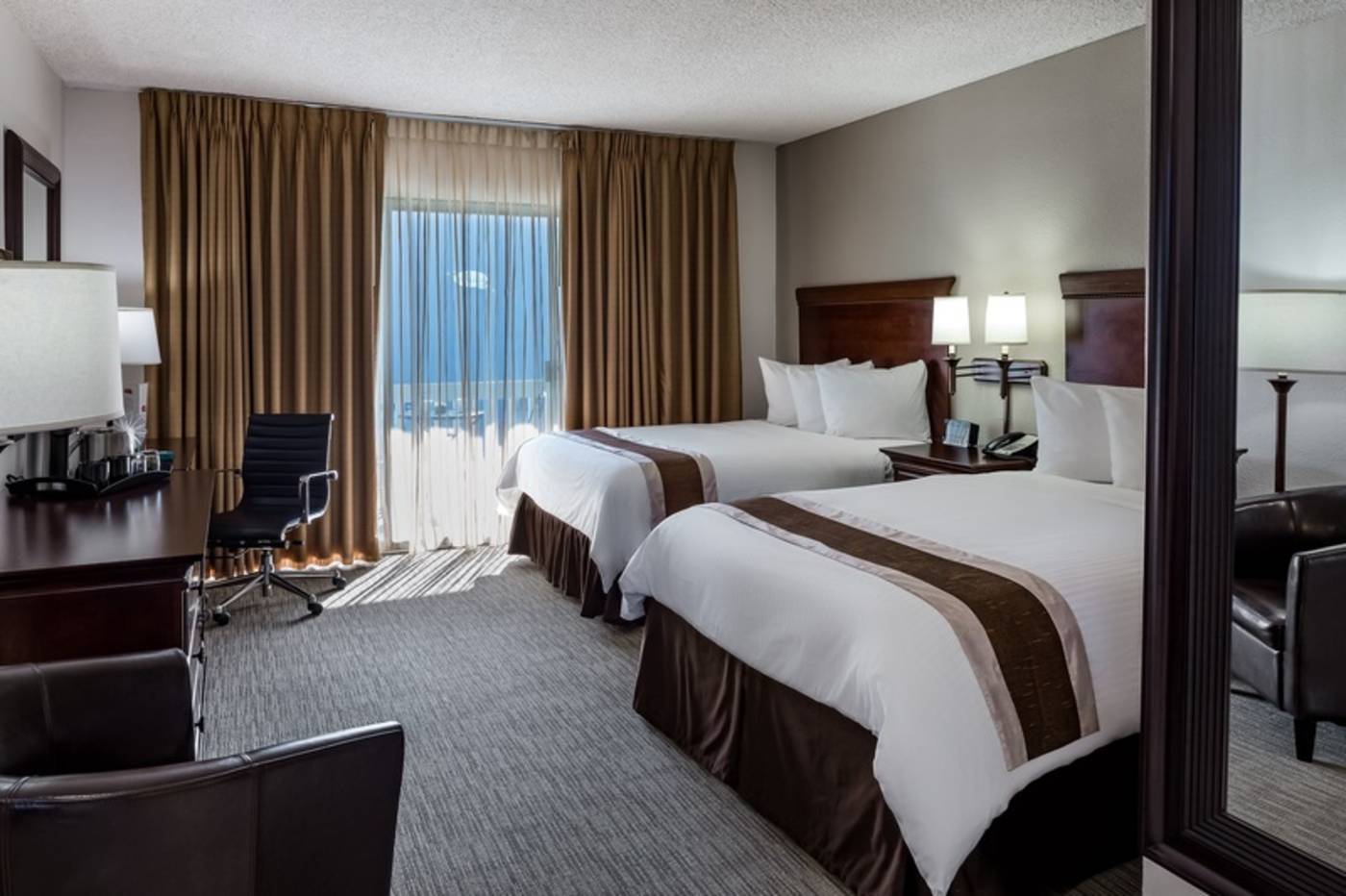 The-Anaheim-Hotel-Room-11