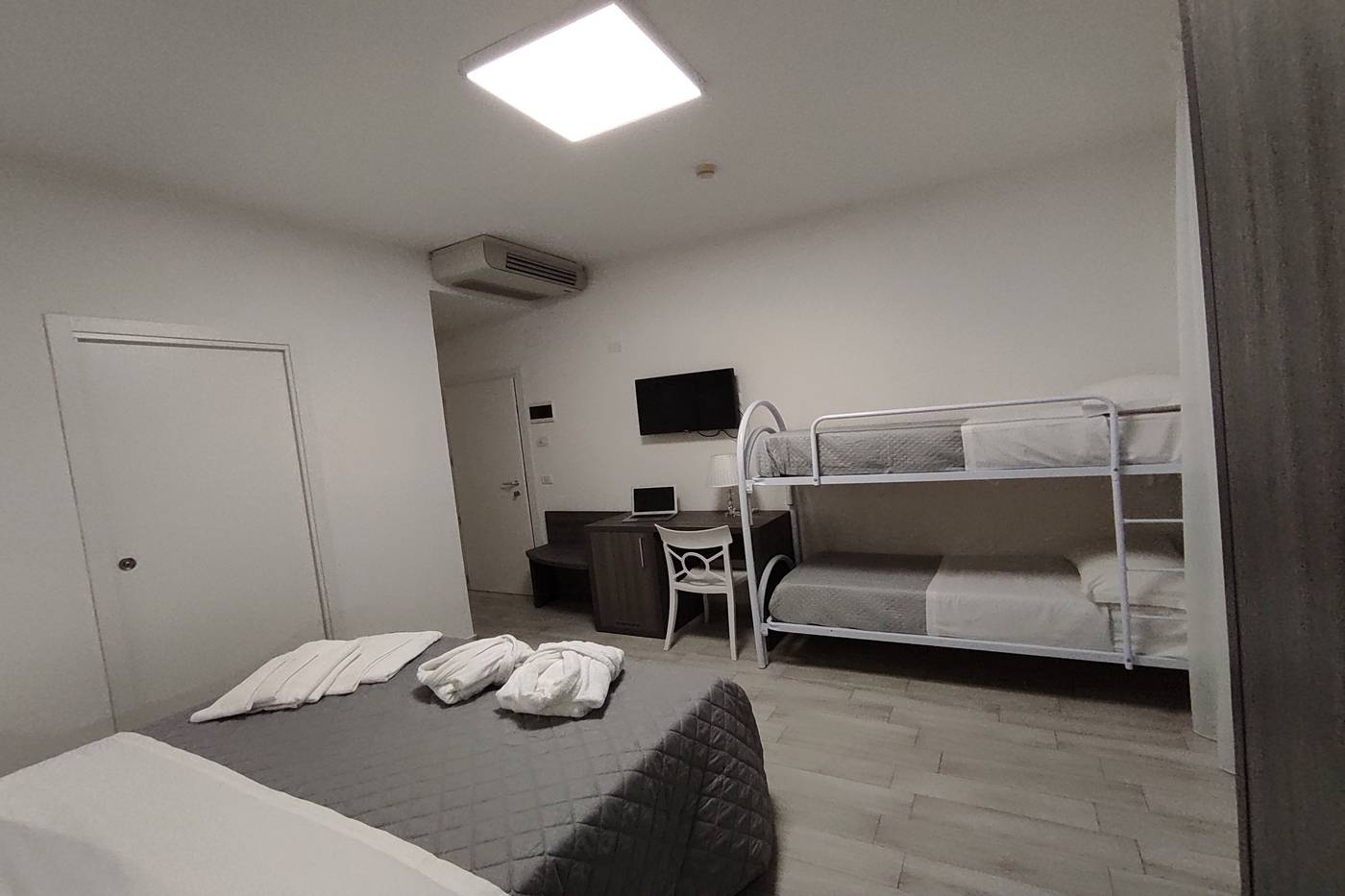 Hotel Gran San Bernardo-Italy-RICCIONE -General view-4